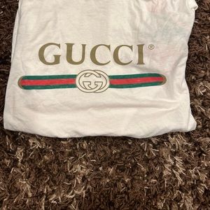 Gucci
Logo Print Dragon Embroidered Long Sleeve T-Shirt